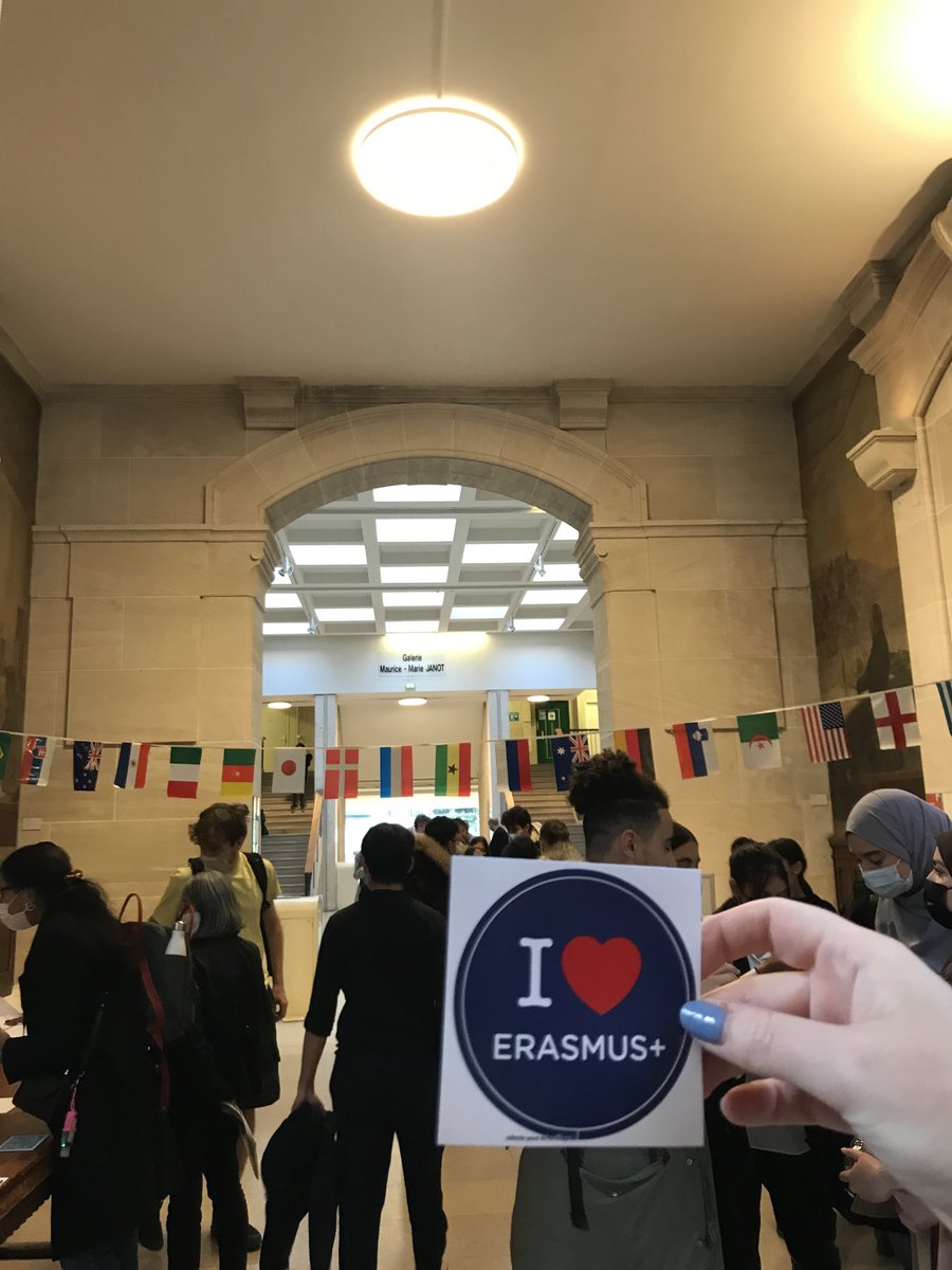 univ_paris_cite's tweet photo. #BestOff2022 I Retour en images sur notre #WelcomeWeek, une journée de rencontres et d'échanges avec les étudiants internationaux. #jeudiphoto ➡️ https://t.co/LeoH6Yf5kH https://t.co/Axjuxxph7N