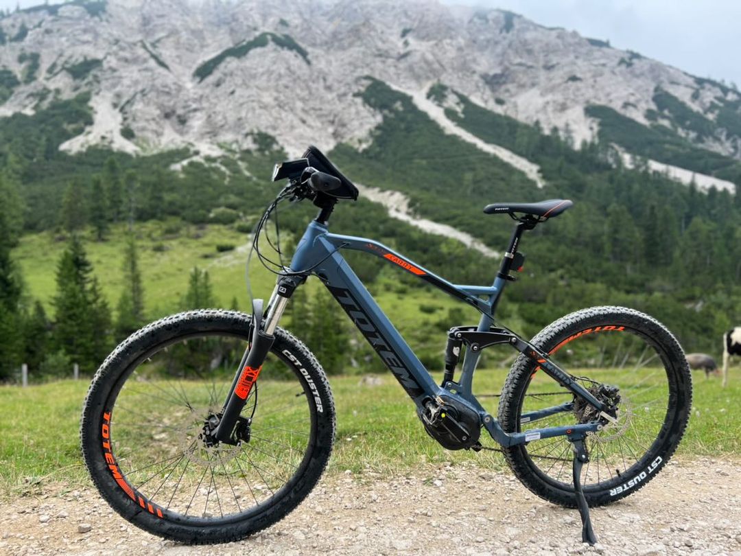 Mountain biking is discovery
Mountain biking is freedom
Enjoy the journey with your #TotemCarry, and rolling into the best days of summer🌞

Photo credit: @bwvertrieb

#ebikes #totemebikes #isarradweg #emtb #emtblife #totemcarry #outdoorlovers #elektrofahrrad