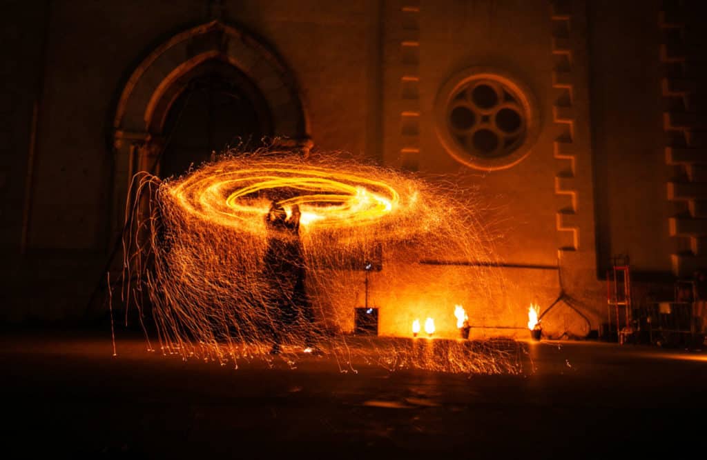 Grand spectacle de feu dans les jardins de la Guierle- Samedi 13 août à 21h30, avec la Cie BELIZAMA bit.ly/3BGNdvR #tousgaillards