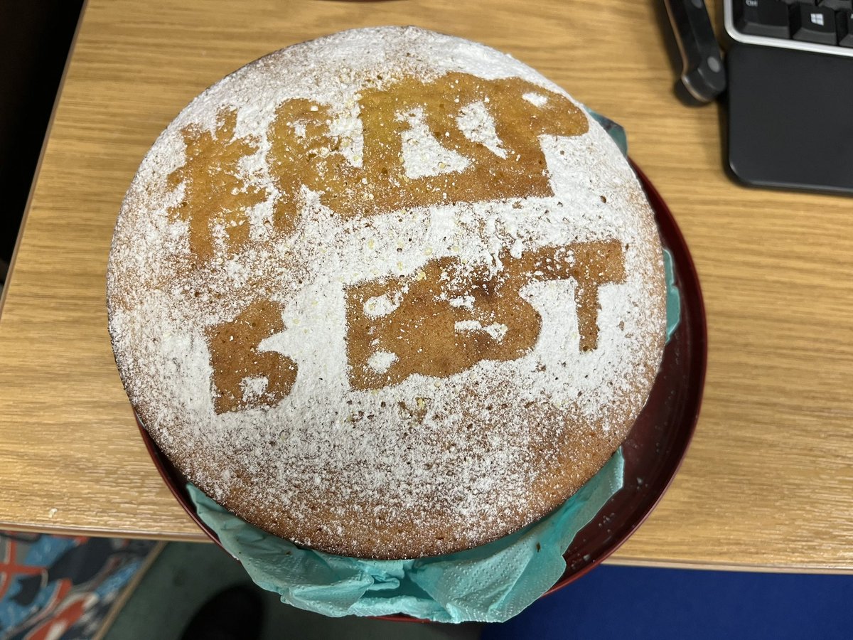 laura_icuphysio's tweet photo. Break for cake day yesterday! Fab team who always work so hard thank you all. #respisbest https://t.co/ArCawDkRCH