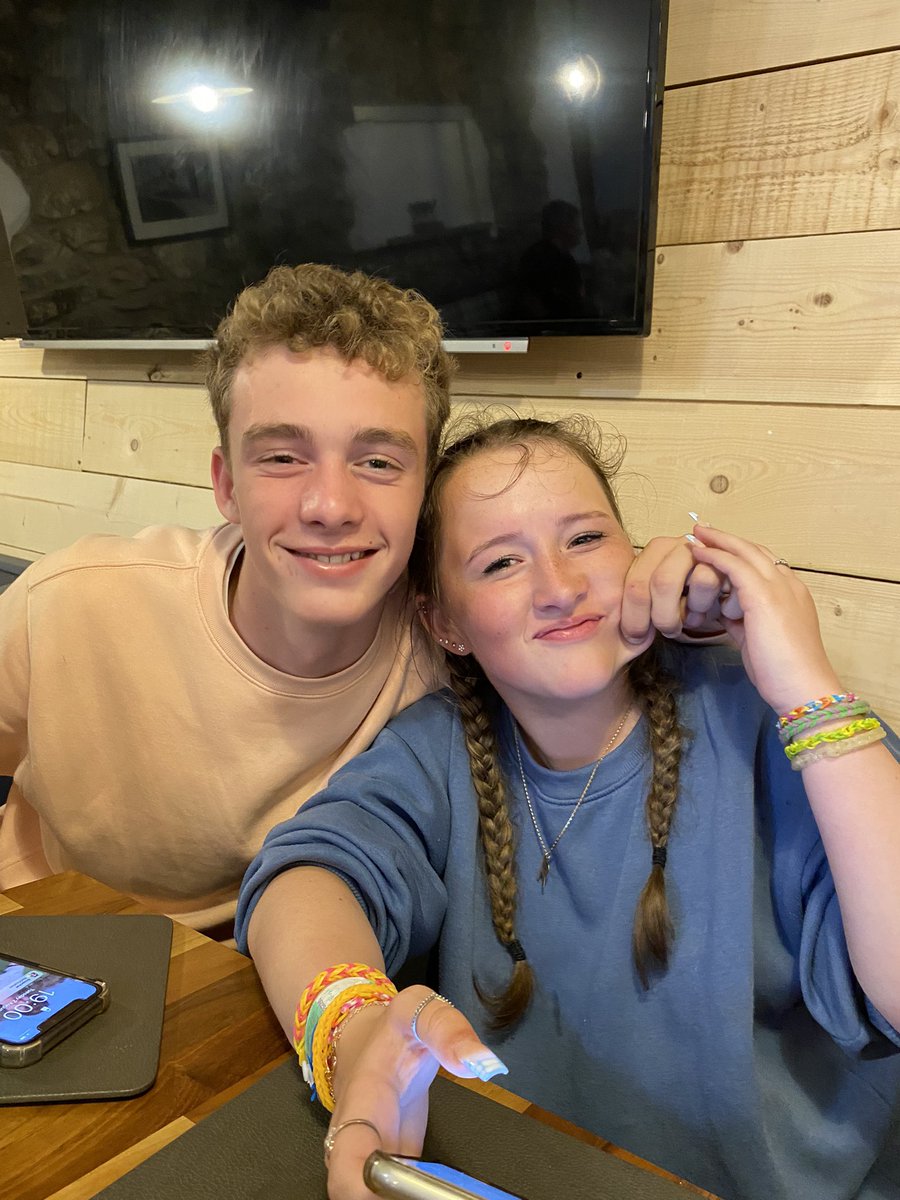 hettie1972's tweet photo. Love is….. driving a 400 mile round trip in a day to see your children having fun with each other even tho they’re #teenager 😂and letting your #bordercollie run for miles on the best beach ever in her homeland!!
#rhossilli  #familyfun #proudmuva https://t.co/HlGHwnKCZ9