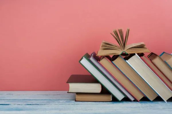 SO_pr's tweet photo. 10 MUST Read Books for #PR PRos v/ @PRDaily  #humberpr #ccpr https://t.co/cRF0LLXyuV via @debweinstein https://t.co/RQlrgvsv70