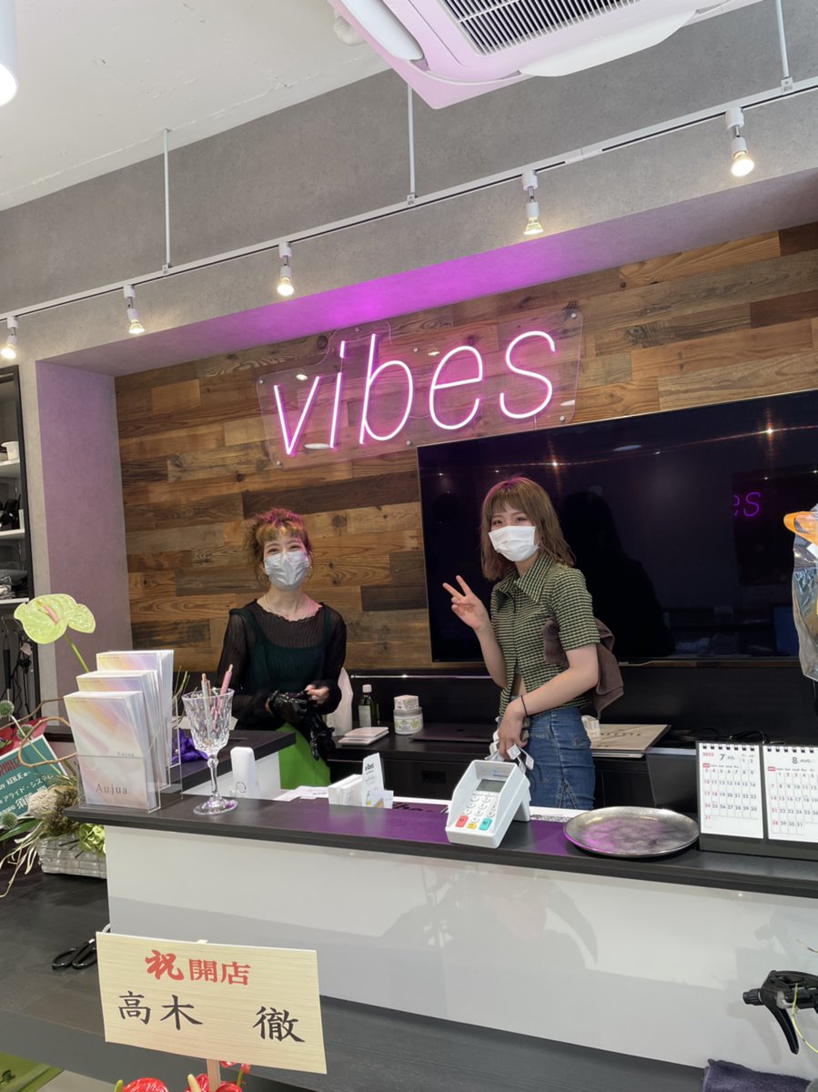kg_saiyo's tweet photo. NEW OPEN!!『vibes by KENJE (バイブス)』vibesで働くスタッフ、お客様が気分が上がるよう名付けたそうです↑↑バイブスの意味ですが、Vibrationの略で、バイブスとして使う時は、気持ちがぞくぞくする、ワクワクする、といった、感情の揺れ動きを表すそう！今日もバイブス上げていきましょ～‼ https://t.co/uMv5XcpVMk