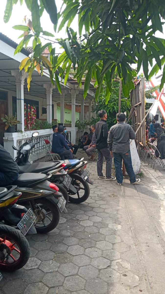del_rumore's tweet photo. Mari kita hantarkan mas Fajar ke peristirahatan terakhir nya 🥀🙏🏻 https://t.co/LvDrH53GoA