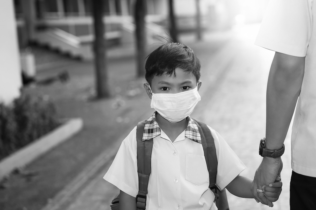 piotrj's tweet photo. Gila polusinya pagi ini @nafasidn

Di China, aktivitas luar ruangan TK/SD akan dibatalkan di atas AQI 180

Kok polusi berbahaya untuk anak kita? 👶👧

Kok bisa polusi paling tinggi di waktu anak main di pagi hari? 🏃

Mau nominasi sekolah Anda utk host sensor?

Saya jelaskan
👇👇 https://t.co/aUe5AkSnSf