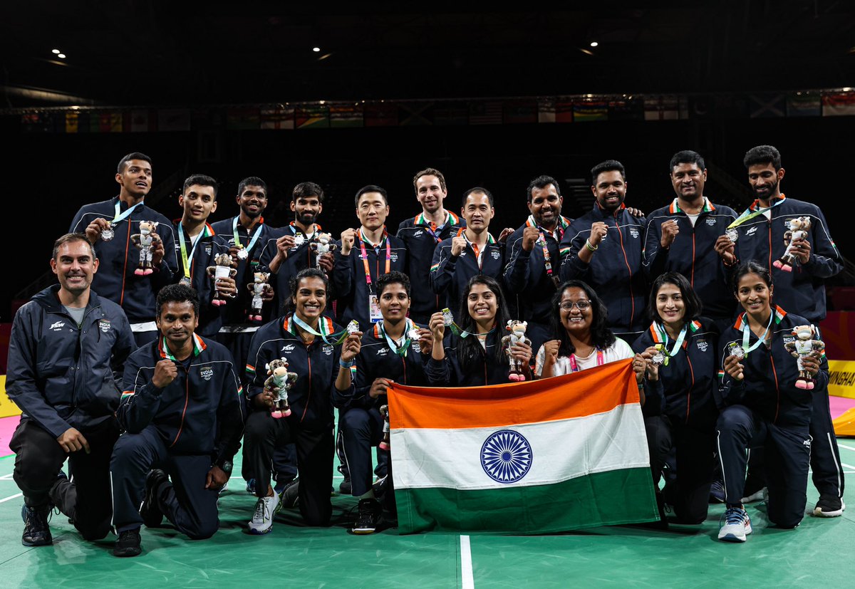 bwfmedia's tweet photo. 🏆Commonwealth Games 2022 - Mixed Team

🥇🇲🇾 Team Malaysia
🥈🇮🇳 Team India
🥉🇸🇬 Team Singapore

#CommonwealthGames #B2022
📸 @badmintonphoto https://t.co/FxnF3bIMUR