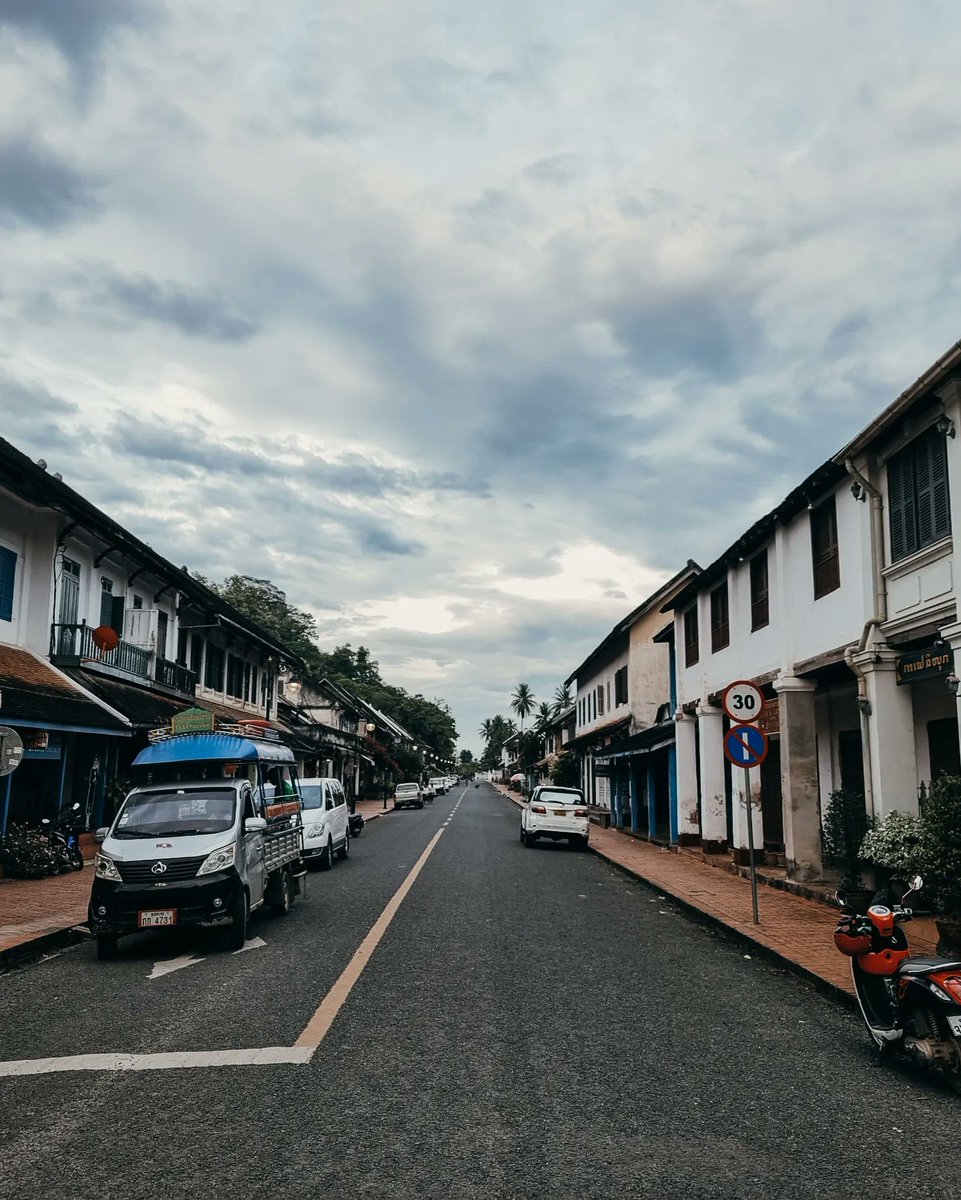 MetasFaridP's tweet photo. We all
Have
Something
To run
For
πββοΈπββοΈπ
#running #luangprabang #lao #travel #Traveler #Backpacker #Backpack #Wanderer #wanderlust #autumn #Photographer #Camera #gopro #goprohero #worldheritage #architecture #adventure #adventurer #explorebetter #streetphotography #litely https://t.co/PwR8ZPEEHM