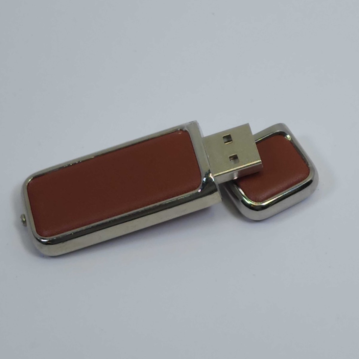 USB_Planet's tweet photo. Experience style and elegance in this small, streamlined, and classy gold and leather USB, starting at 512Mb up to 32Gb.

Find out more @ https://t.co/cEGYHblkAK

#usb #usbplanet #leather #gold #sleek #promotion #student #corporate https://t.co/ydVr453YUG