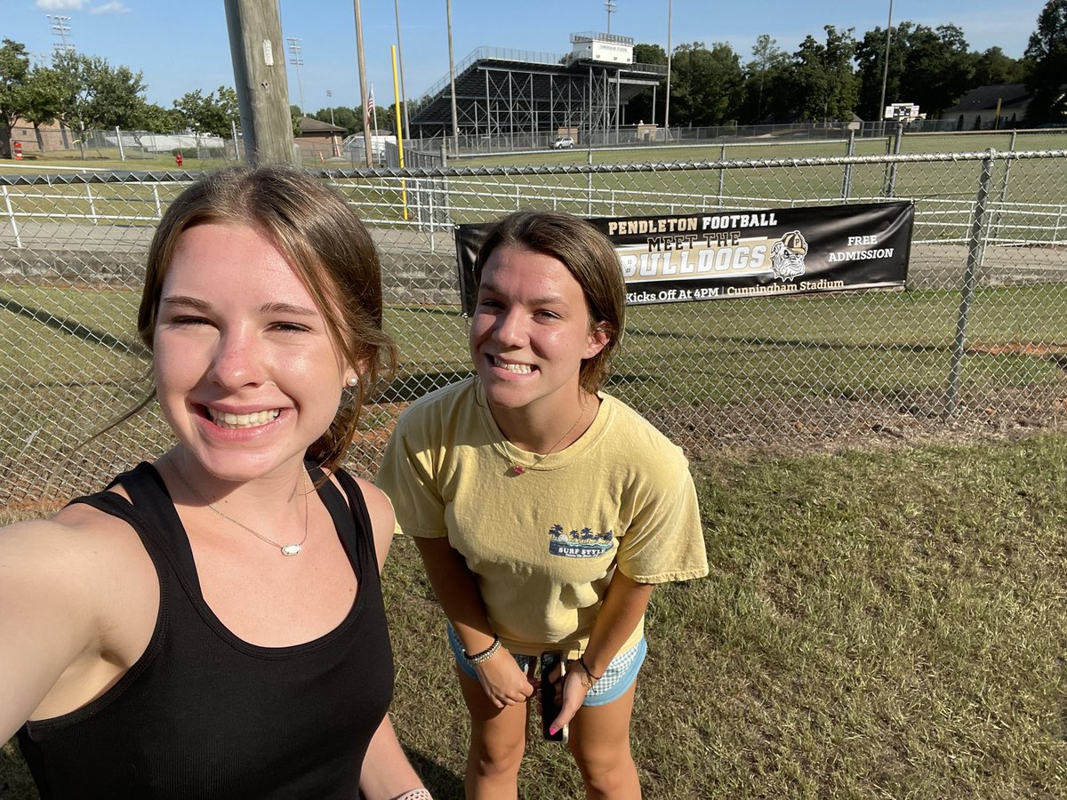 Meet the Bulldogs is this Saturday starting at 4:00! PRA teams, RMS, PHS JV all practicing. Vendors, food, jump jump castles! Kickoff to Football in Pendleton, SC! #DDVP #OneProgramOnePendleton