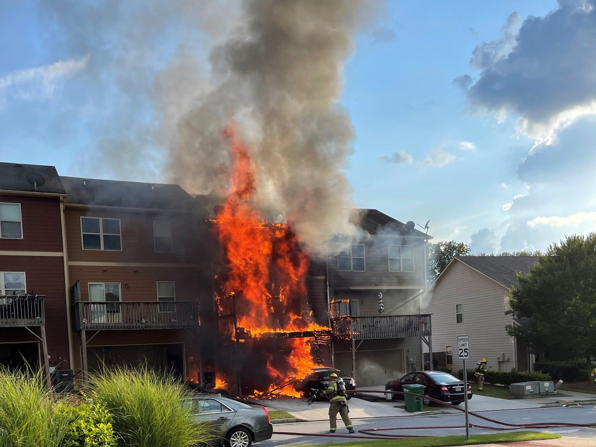 GwinnettFire's tweet photo. Firefighters responded at 6:55pm to a townhome fire on the 2200 block of Baywood Tree Lane, Snellville. Encountering heavy flames upon arrival, firefighters were able to contain most of the fire damage to the townhome of origin. Red Cross is assisting 3 adults who were displaced. https://t.co/XkxSvSGeFk