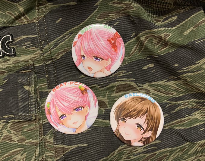 缶バッジ作りましたー!(@realizeBCCB )
今回は大きめの56mm😊コミケ新刊のセット用と、抱き枕カバーのノベルティ用に💕
大きいのって存在感あるね〜〜✨缶バッジ大好きー❤️❤️ 