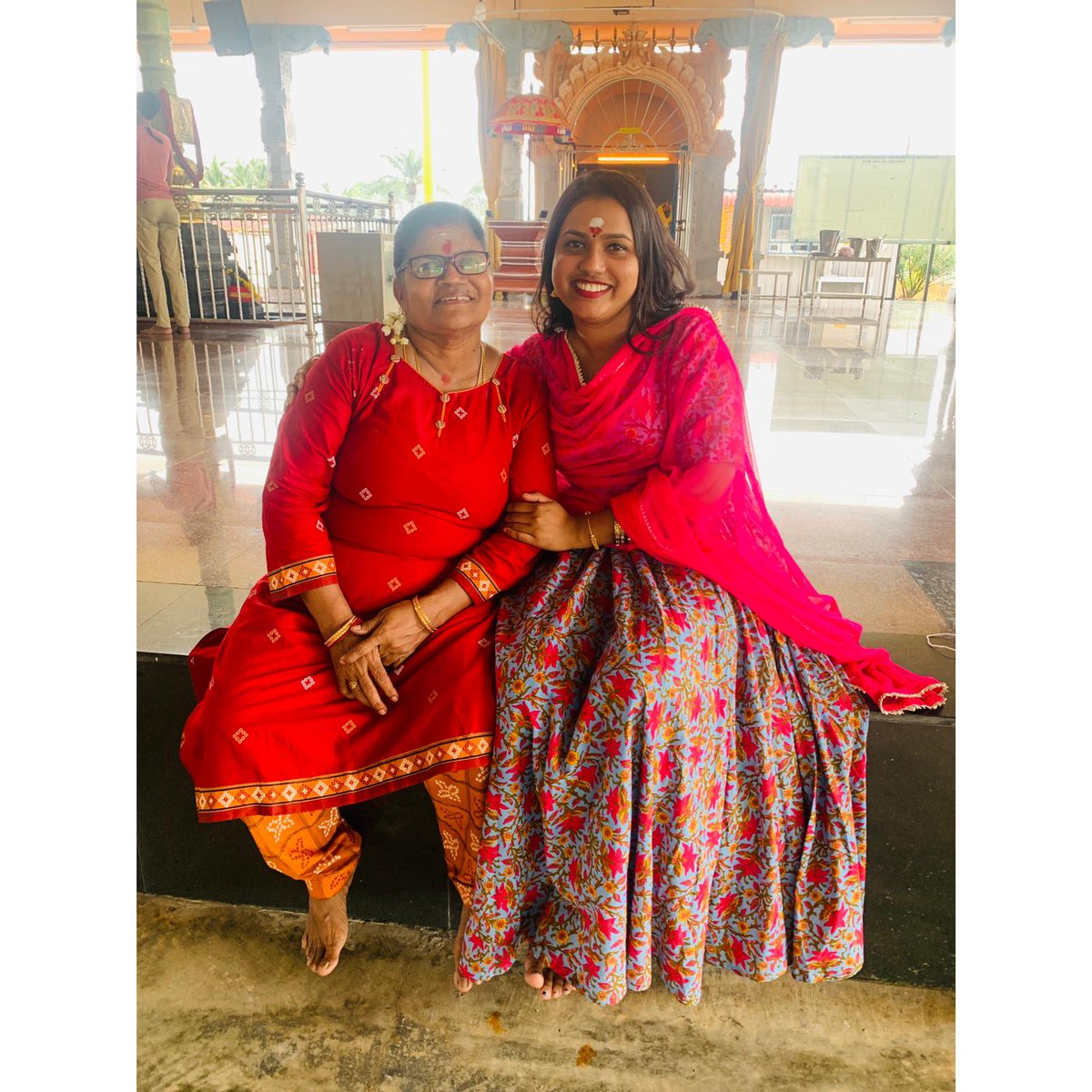 vikneshwaryv's tweet photo. “And in this world, SHE is my World 🌎🥰❤️ 
#myeverything #luckytohaveyouinmylife 🥹🧿🫶🏼 #loveyoumom 💕 #throwbackbirthdaypic 🥳 https://t.co/uZYKlK1edF