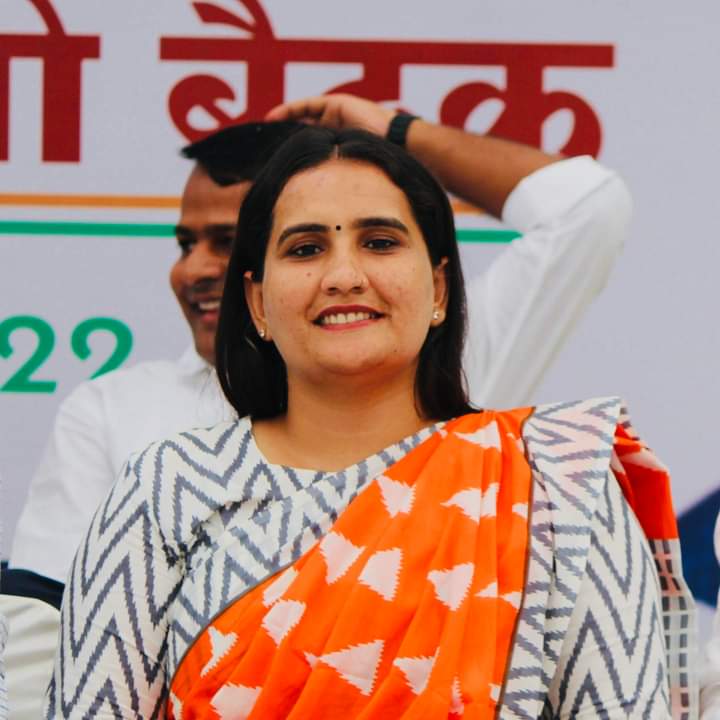 उत्तराखंड कांग्रेस की नवगठित राजनीतिक मामलों की समिति का सदस्य बनाए जाने पर युवा कांग्रेस की राष्ट्रीय सचिव हमारी मार्गदर्शक बहन सुश्री इशिता सेड़ा जी को हार्दिक बधाई एवं शुभकामनाएं।🙏
<a href="/ishitasedhaiyc/">Ishita Sedha (बहुजन नारी- निडर आवाज़)</a>