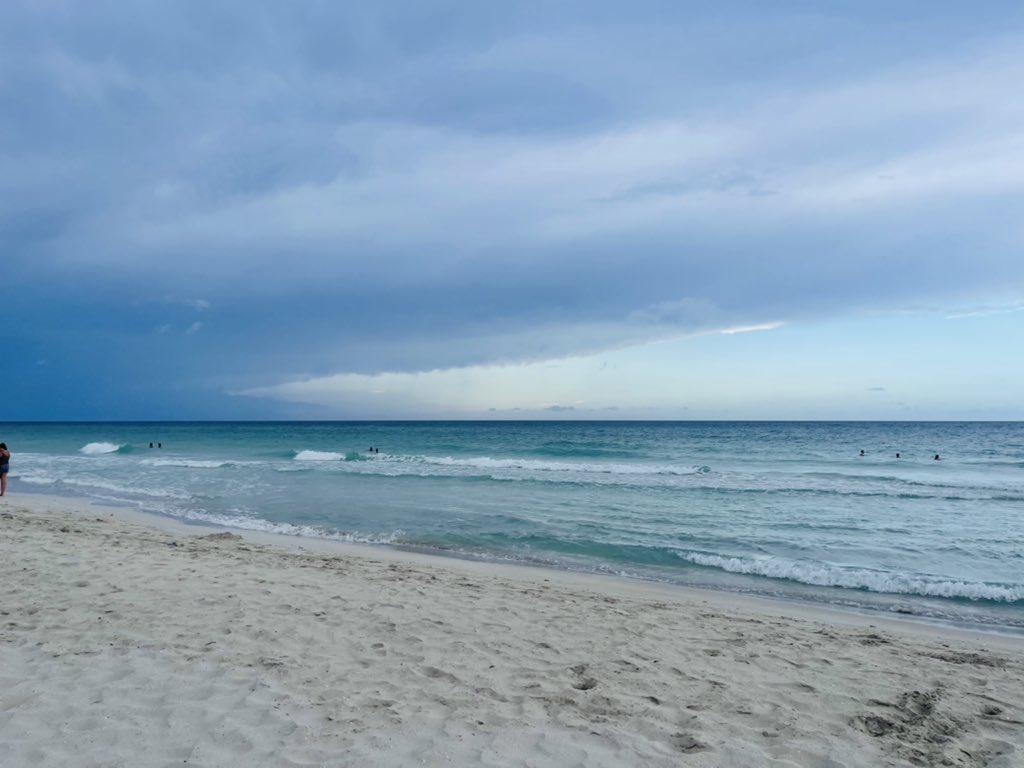 loretorres0704's tweet photo. 💙🌊 https://t.co/t08Zm3Lm0x