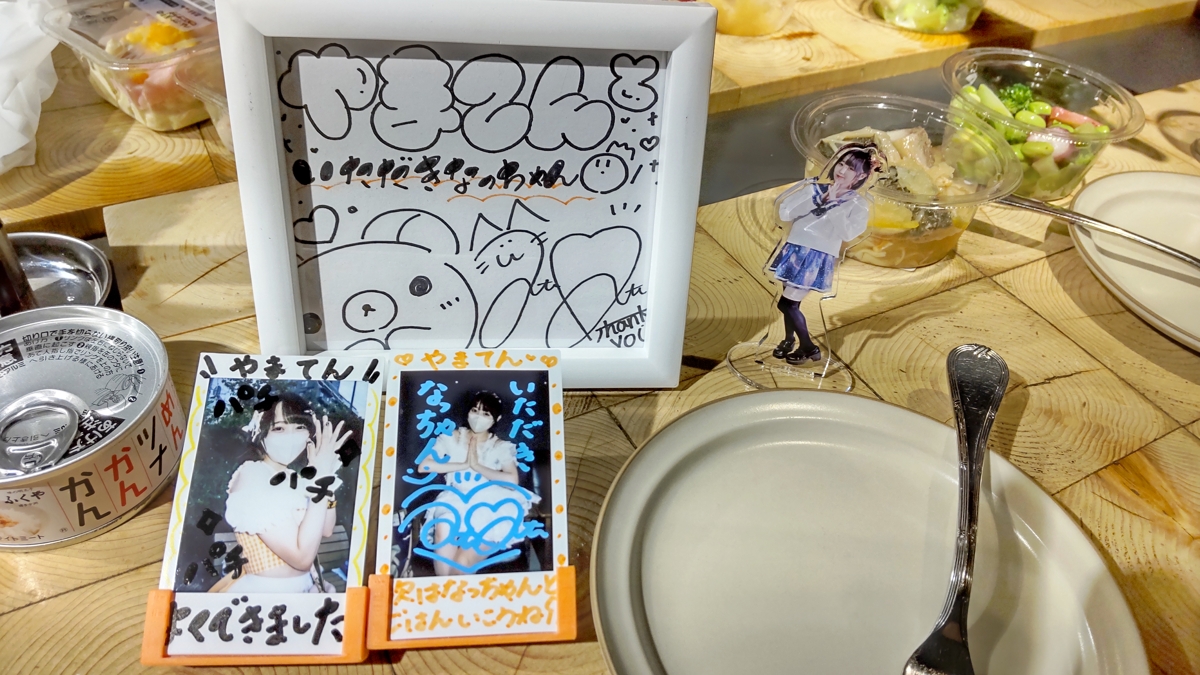 umi10yama10's tweet photo. #nomunoEXPRESS は持ち込み可能なワインバー
ボクは下戸なのでぶどうジュースだったけど😂
楽しみにしていた、チーズたっぷり賞味期限10分のボロネーゼはうまうまでした😋👍
今度は「かまくらボロネーゼ」食べてみたい🎵
#伊達夏海 #チェキ飯 #いただきなっちゃん #ボロネーゼ #ワイン飲み放題 https://t.co/MsumdJuccI