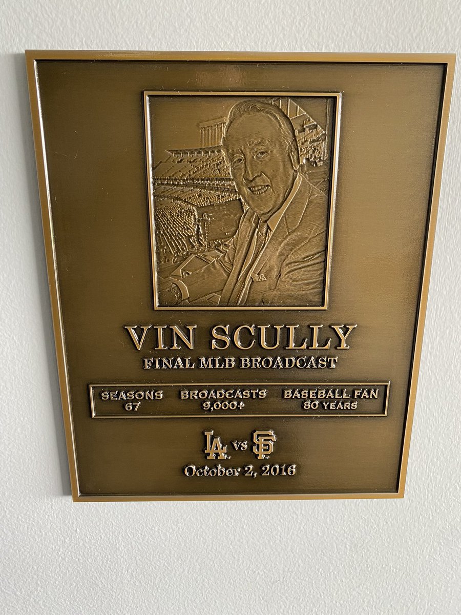 #Dodgers are playing in San Francisco where Vin Scully broadcasted his final game.