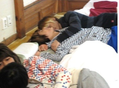 jongtaehourly's tweet photo. Letting Taemin use his arm as a pillow, like he said he did for his noona when she was experiencing nightmares https://t.co/89eaWM9VgH