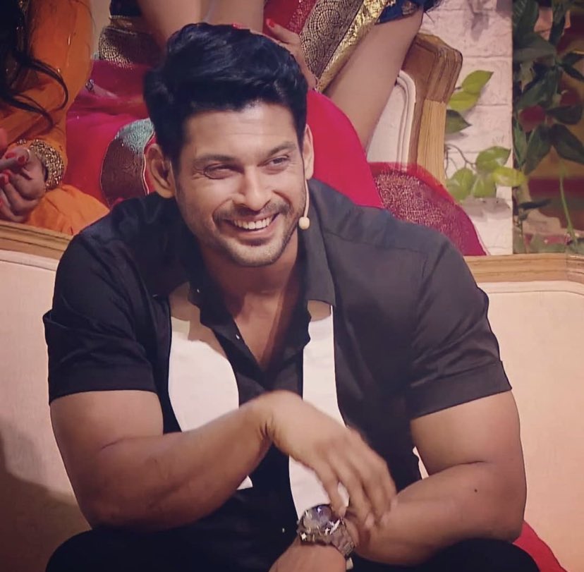 Waking up in the morning and seeing your beautiful smiling face makes my day. GM my boy @sidharth_shukla 😘😘💘💚🍀🍃 nd everyone 🌻🌼💚 #SidHearts // #SidharthShukla #SidharthShuklaForever #SidharthShuklaLivesOn