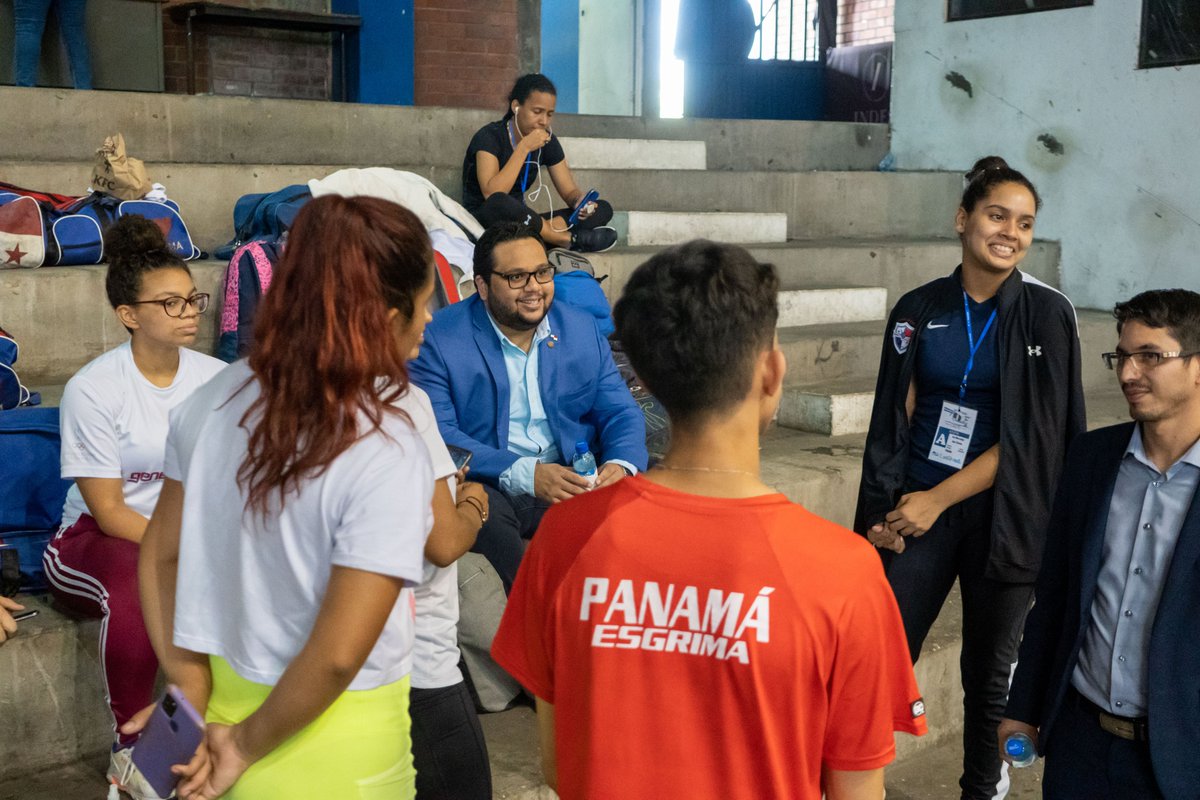 embpanamaeslv's tweet image. S.E. @DavidEPalaciosP en conjunto con el Enc. de Asuntos Consulares @ivan_karica asistieron a la ceremonia de inauguración del Campeonato Centroamericano y del Caribe Mayor de Esgrima San Salvador 2022 dando acompañamiento a los atletas panameños. 

@CancilleriaPma @Pandeportes