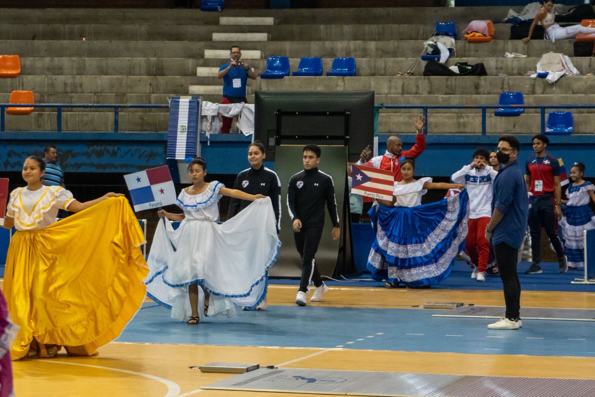 embpanamaeslv's tweet image. S.E. @DavidEPalaciosP en conjunto con el Enc. de Asuntos Consulares @ivan_karica asistieron a la ceremonia de inauguración del Campeonato Centroamericano y del Caribe Mayor de Esgrima San Salvador 2022 dando acompañamiento a los atletas panameños. 

@CancilleriaPma @Pandeportes