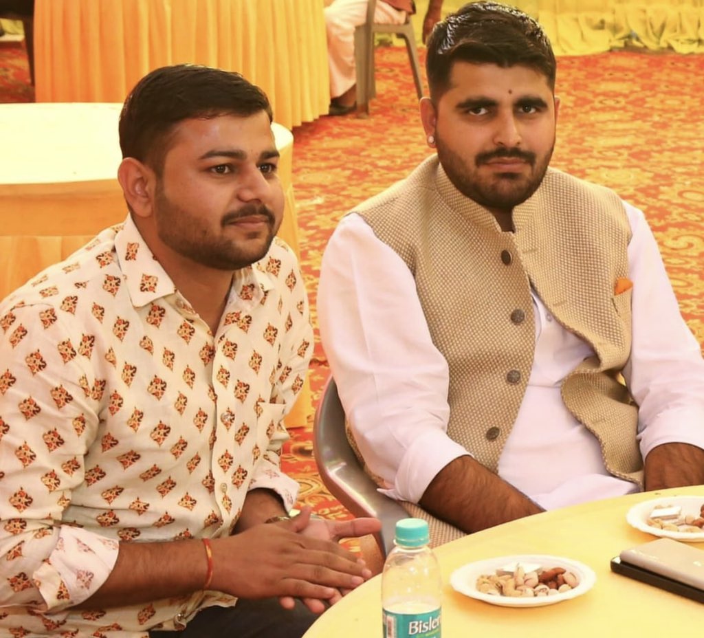 मेरे छोटे भाई श्री @Raviraj_Awaay  रविराज सिंह अवाय को जन्मदिन की हार्दिक शुभकामनाएँ 🌺🌸