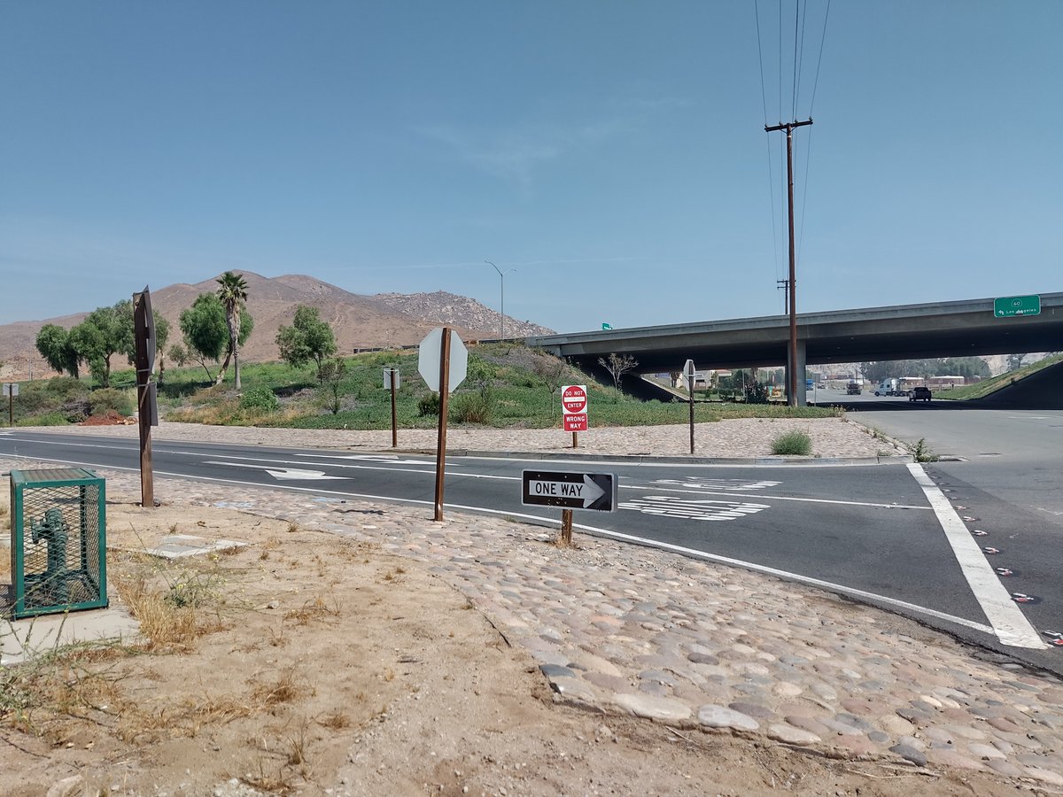 landvaluez's tweet photo. 0 Pyrite Street, Riverside, CA 92509 #savvycard https://t.co/kygWiMNYCg https://t.co/be3k0WF1at