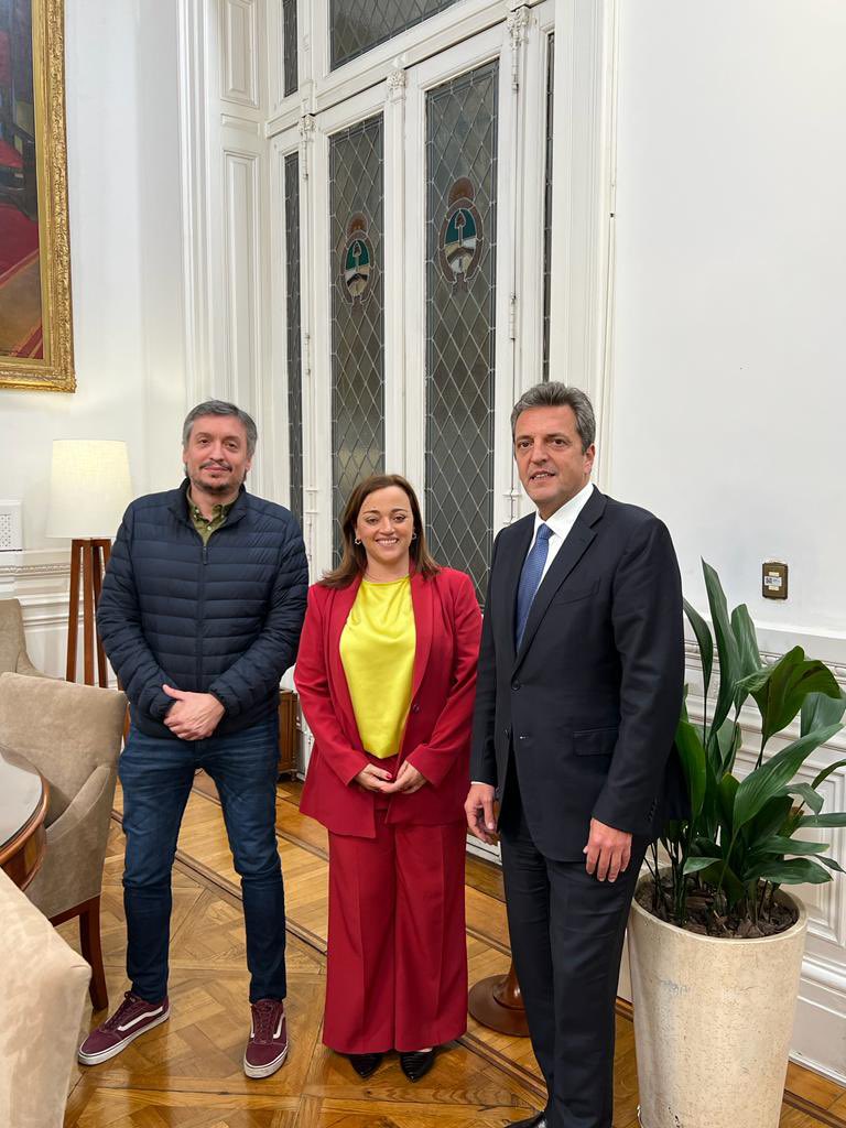 ceciliamoreauok's tweet photo. Mis compañeros y compañeras 💜✌🏼 https://t.co/uWWz3UFQpI