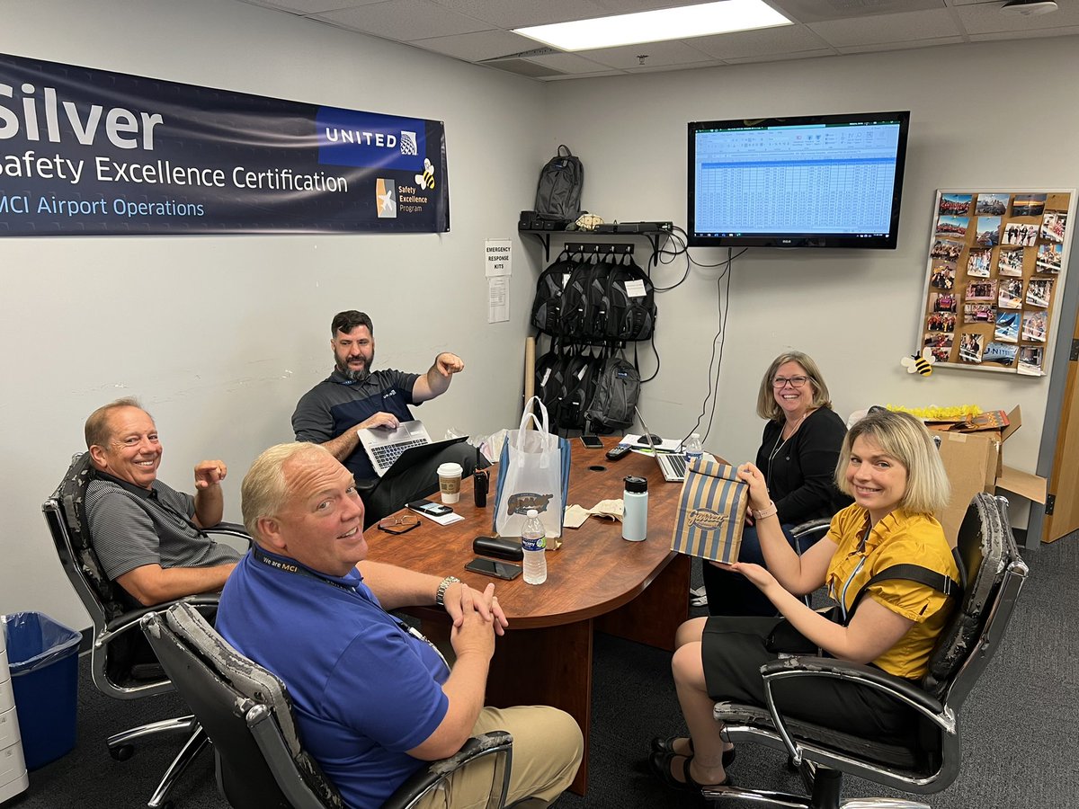 Clemence Farraj (@clemence_farraj) on Twitter photo CBO West delivering Garrett Popcorn to MCI! Thanks for your collaboration on bids and staffing <a href="/MitchellDonise/">Donise Mitchell</a> <a href="/DustinBrandt7/">Dustin Brandt</a> <a href="/tdub71767/">Tim Wilson</a> <a href="/GBieloszabski/">George Bieloszabski (He/Him)</a> <a href="/KevinKeado/">Kevin</a> @Rahman_UAL #beingunited <a href="/weareunited/">We Are United</a> CBO West delivering Garrett Popcorn to MCI! Thanks for your collaboration on bids and staffing <a href="/MitchellDonise/">Donise Mitchell</a> <a href="/DustinBrandt7/">Dustin Brandt</a> <a href="/tdub71767/">Tim Wilson</a> <a href="/GBieloszabski/">George Bieloszabski (He/Him)</a> <a href="/KevinKeado/">Kevin</a> @Rahman_UAL #beingunited <a href="/weareunited/">We Are United</a>