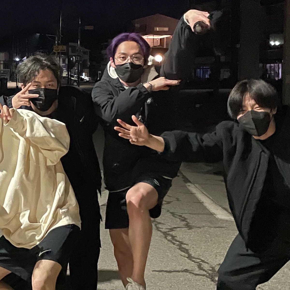 linoscookie's tweet photo. LEE KNOW WEARING THE SPECS FOR ME unable to move crying shaking throwing up https://t.co/qWo1cKVhlE