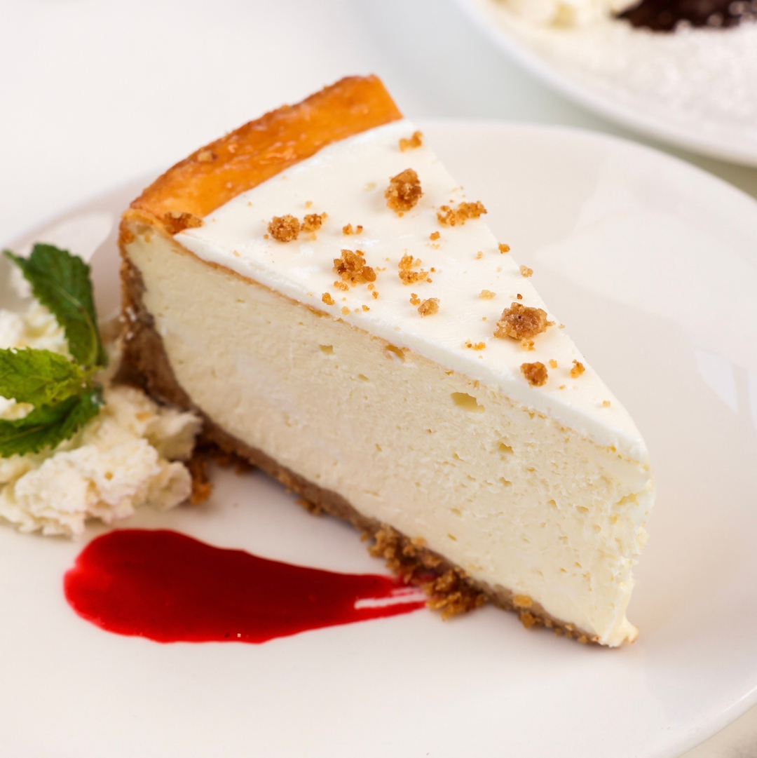 MarketBroiler's tweet photo. ⚓️ Sweet dreams Instagram! Why count sheep when you can count our delicious CHEESECAKE! Order one and enjoy your next #MarketBroiler seafood dining experience this week! #MarketBroiler https://t.co/Rlk6TWHDlw