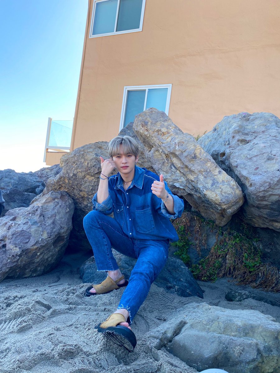 LeeKnowChileJYP's tweet photo. [ Twitter • 220803 ] Actualización del Twitter de #StrayKids con fotos  de #LeeKnow tomadas durante la grabación del M/V "Time Out" ✨

Cr. Stray_Kids
[#LeeKnowChile #Minho #LeeMinHo #리노 #민호 #이민호 #스트레이키즈]💎 https://t.co/62FRxJGVKV