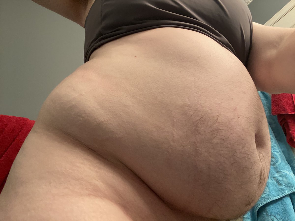 canineobesity's tweet photo. New fave angle🐷✌🏻 I have a convention this weekend! I’m so excited #feedee #feederism #gainer #bellykink #grommr #transfeedee #transgainer #chub https://t.co/sSS3olWX7p