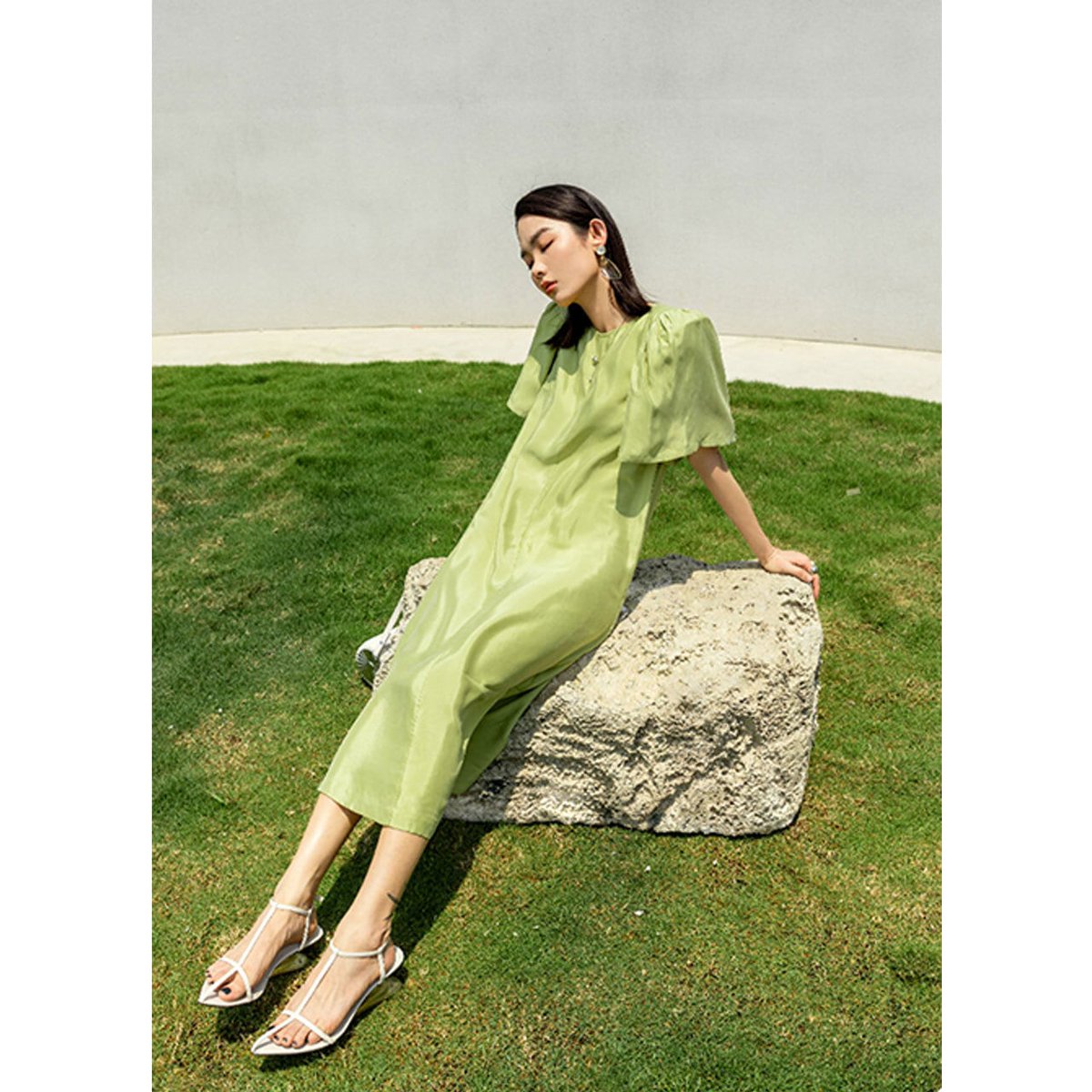 ssisilofficial's tweet photo. Flare Gather Sleeve Onepiece
Color：Lemon Green

肌なじみの良��カラーのワンピースです🍋
フレアスリーブで腕の細見え効果も狙えます😉

▽詳しくはこちら
https://t.co/XxW2J4T2hg

＃Ssisil ＃シーシル ＃ワンピー #大人カジュアル ＃きれいめコーデ #今日のコーデ https://t.co/ynErZcoScy