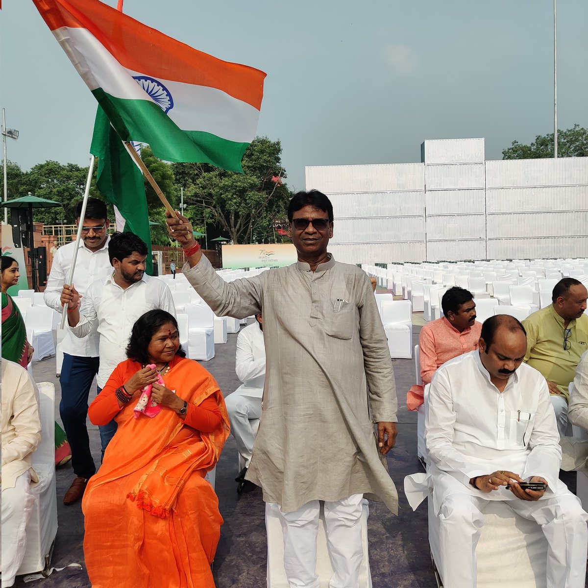 khagen_murmu's tweet photo. ৭৫ তম স্বাধীনতা দিবসের অমৃত মহোৎসব উৎযাপণ উপলক্ষে দিল্লির লালকেল্লা থেকে বিজয়চক (সংসদ ভবন) পর্যন্ত মোটর বাইক Rally শুরু হওয়ার পূর্ব মুহূর্তে https://t.co/2LEc2hFNXE