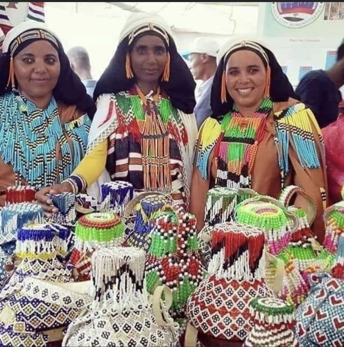 FBedaso's tweet photo. Kind of fed up with Oromo men right now so here is a wholesome picture of Oromo women.😍🤗

They(collectively) are where I draw my strength &amp; inspiration from.🤎 https://t.co/YZrjcEMinx