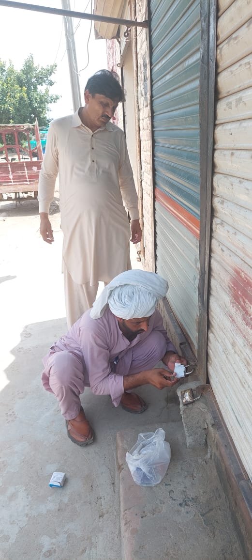 DCGRW's tweet photo. Price checking at Nokhar fine imposed and an illegal  petroleum shop was also sealed.

#Gujranwala
#PricesControl

@CMOPunjabPK  
@CS_Punjab
@CommissionerGu3
@ICIDPunjab https://t.co/UotKNzniRY