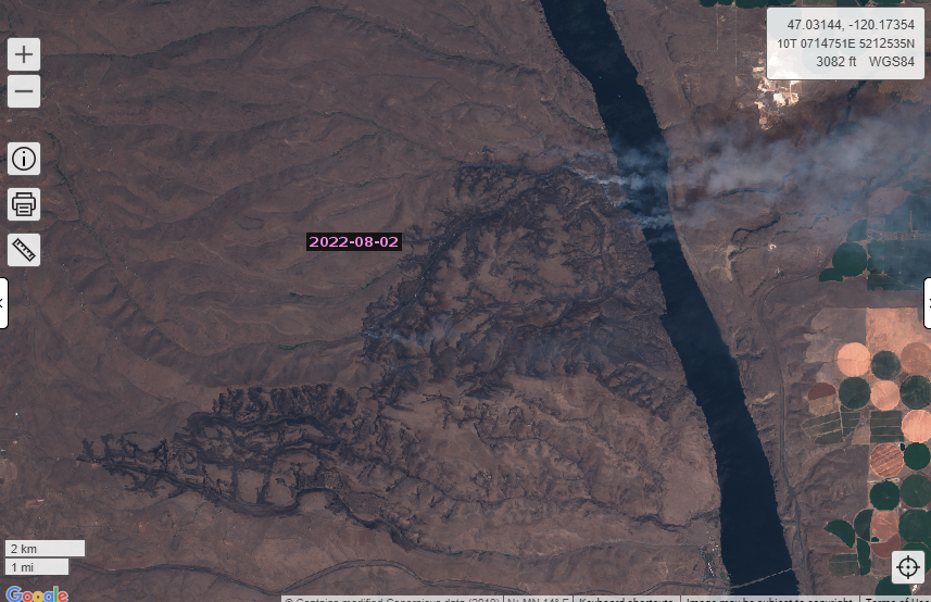 CWAFireInfo's tweet photo. #VantageHighwayFire PM Update for 8/2. 10,500 est acreage and 18% contained. One cabin and 3 outbuildings lost. Evacuation notices lifted, Vantage power back on, Vantage Highway still closed. Night shift resources will be patrolling the southern line near Vantage and the highway https://t.co/9DE5TxFkiE