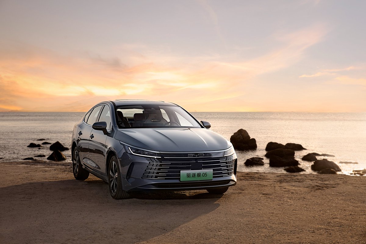 Honored to be listed in #Fortune's 2022 Global 500.

🔋 27 years of battery development

🏆 First OEM to discontinue full ICE cars &amp; focus on EV &amp; PHEV

🌎 BYD's Footprint: 70+ Countries, 400+ Cities, 1.9 million+ NEVs

Follow <a href="/BYDCompany/">BYD</a> to join our journey