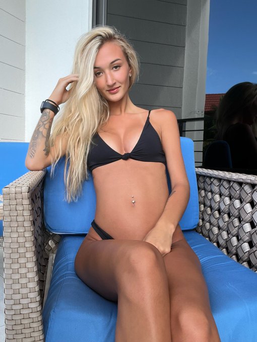 Watch Lucy's leaked NSFW photo on TwXstars