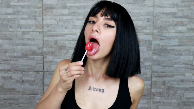 Watch Veggie ASMR's leaked NSFW photo on TwXstars
