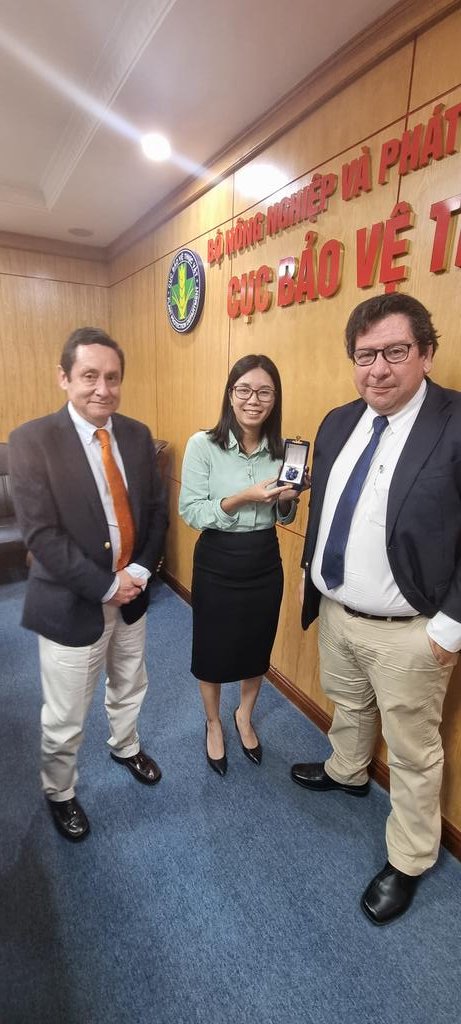fbalart's tweet photo. Exitosa gira de la comitiva SAG, Agregaduria Agrícola y ASOEX a Hanoi, Vietnam para agilizar los procesos de apertura y mejorar la condición de acceso de varios productos agrícolas. 🇨🇱🇻🇳 https://t.co/e6ZojEpTZ5