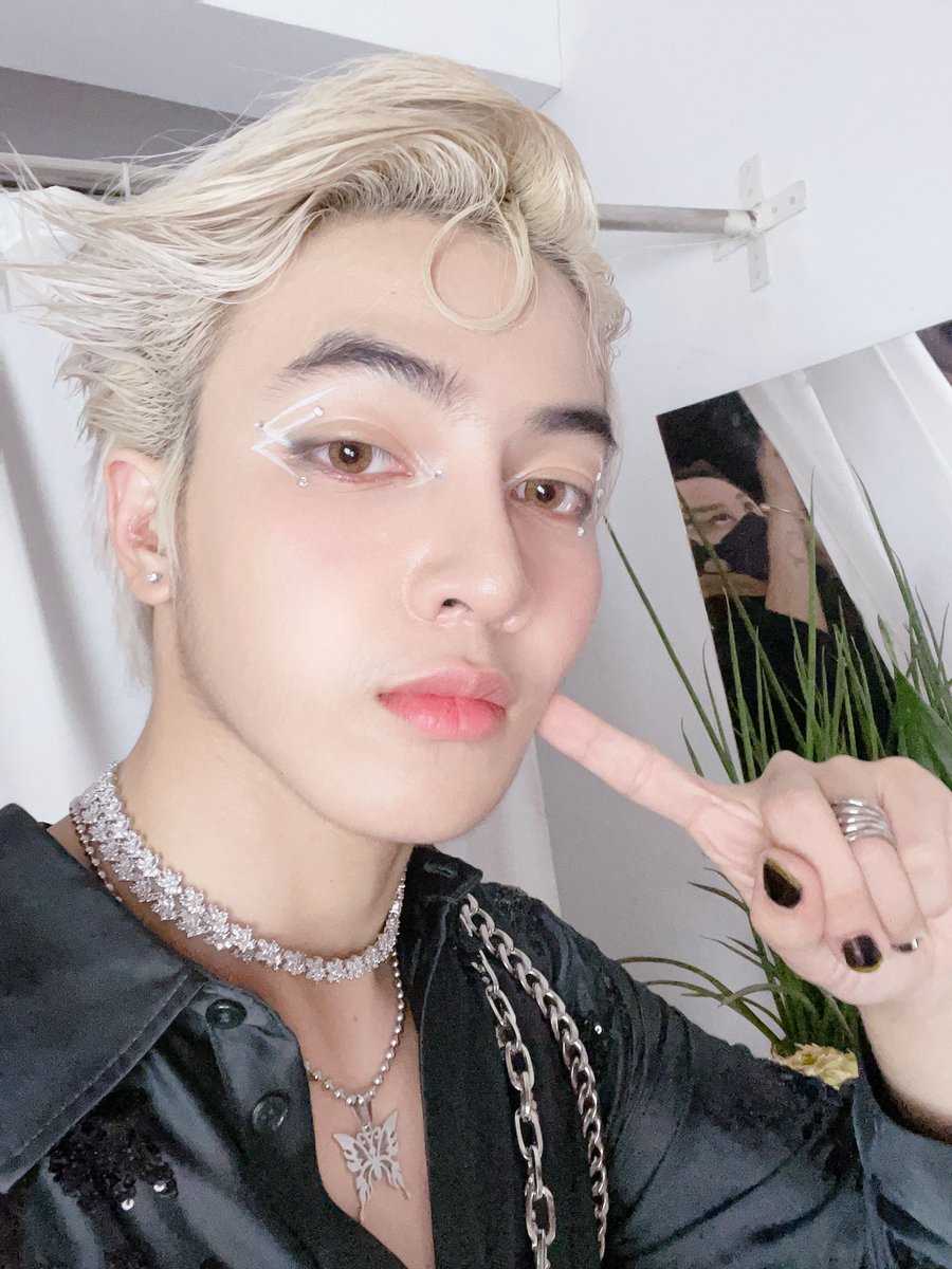 frnzchuaa's tweet photo. hair so good, i could wear this everyday https://t.co/mysfRawbJA
