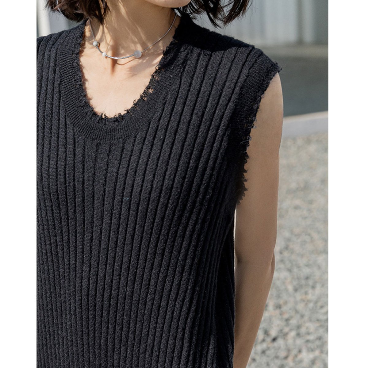 ssisilofficial's tweet photo. Sleeveless Knit Onepiece
Color：Black / Been Green / Lake Blue

切りっぱなしのような加工が可愛らしいニットワンピース👗
1枚でもパンツ合わせでも✌️

▽詳しくはこちら
https://t.co/waui3GkuYQ

＃Ssisil ＃シーシル ＃ワンピース ＃レイヤードスタイル ＃レイヤードアイテム #大人カジュアル https://t.co/scUs6kkZ59