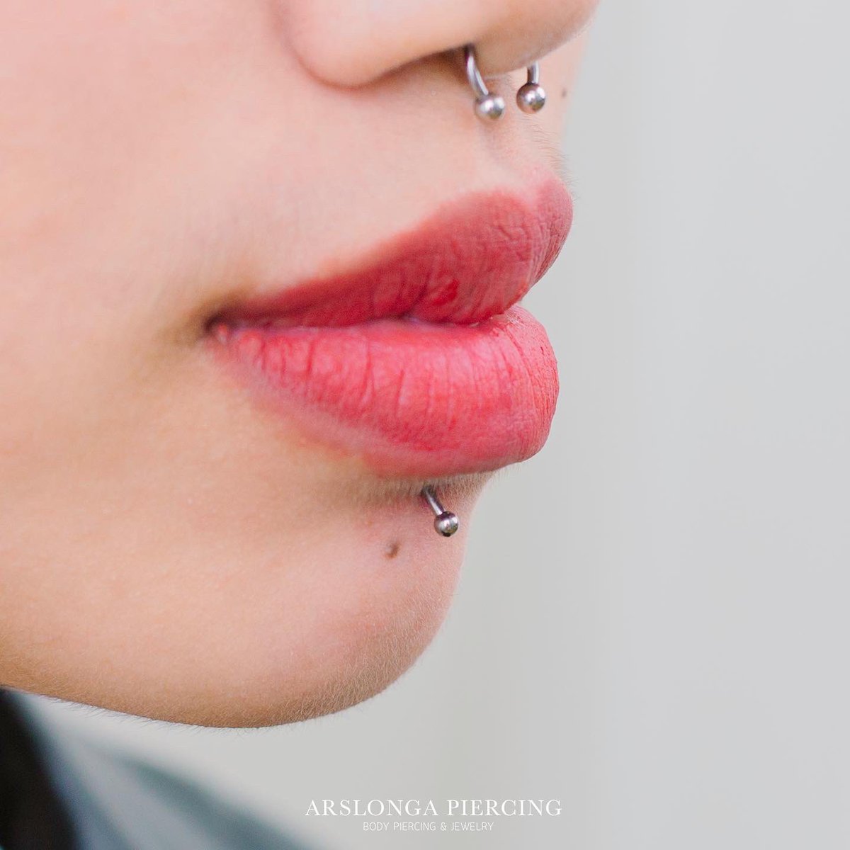 arslonga_tattoo's tweet photo. Labret : เจาะปาก
บริการของทางร้าน 🪞✨
- จุดเจาะอื่นๆหรือต้องการปรึกษา สามารถสอบถามเพิ่มเติมได้ที่ไลน์ @arslongatattoo ได้เลยค่ะ 🩸🖤
#labret #labretpiercing #lippiercing #lip #lips #piercingthailand #เจาะหู #เจาะปาก #เจาะจมูก #เจาะ #เจาะร่างกาย #เจาะลิ้น #เจาะหัวนม #ร้านเจาะ https://t.co/OSfxmluRno