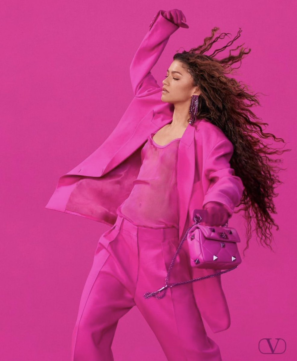 dayaspideyyy's tweet image. ZENDAYA???!?!??