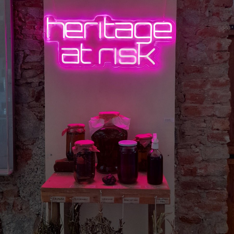 D6culture's tweet photo. **Listen today** the final episode of The Reclaimers with @kemakay is out. What can museums learn from the communities, artists and curators who are struggling to reclaim global stories about their culture and identity? https://t.co/Wl8ct1TWIl
#colonialheritage #contesteddesires https://t.co/zMNHxQ8z60
