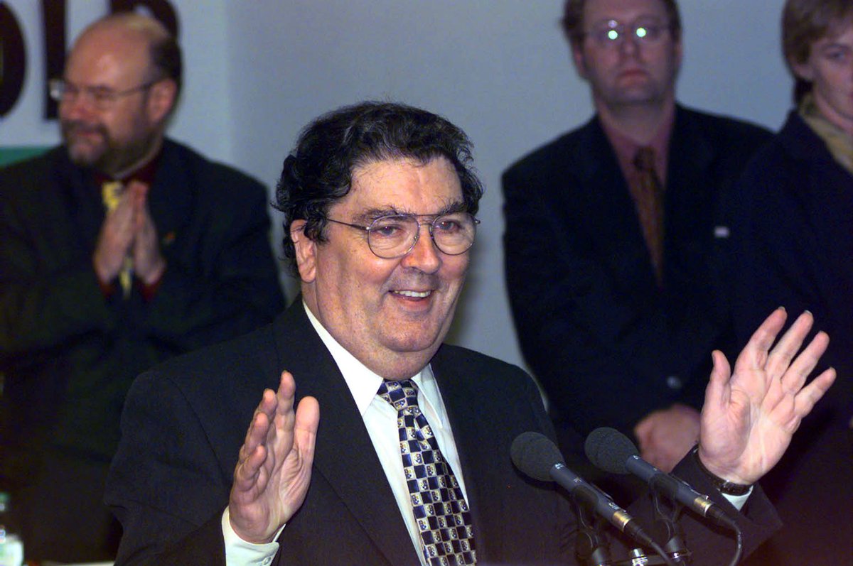 humefoundation's tweet photo. John Hume's grandchildren: “Granda, because of you an entire nation gets to live in a happier and more hopeful reality. Because of you, your grandchildren know compassion, patience, respect, and the immense value that every person, sick or well, brings to the world.”#johnhumeRIP https://t.co/TUVrWWtosM