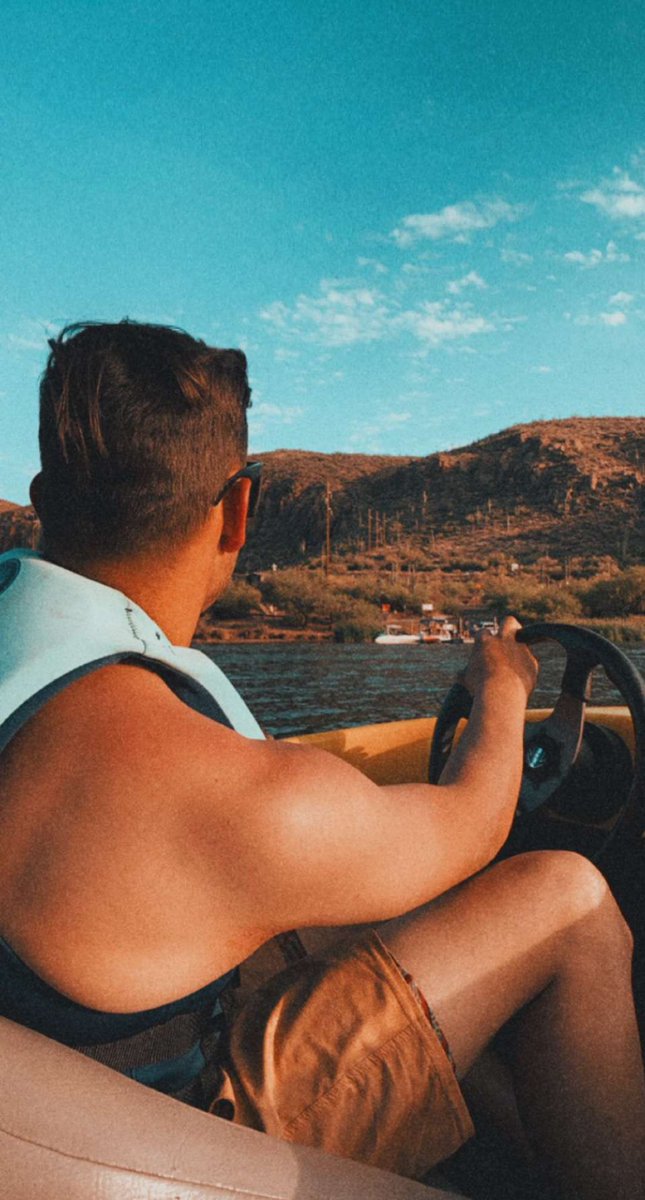ryananderson_12's tweet photo. Really missing the lake, hopefully next season I’ll have the boat back together 🫠 https://t.co/VOJkRftxVo