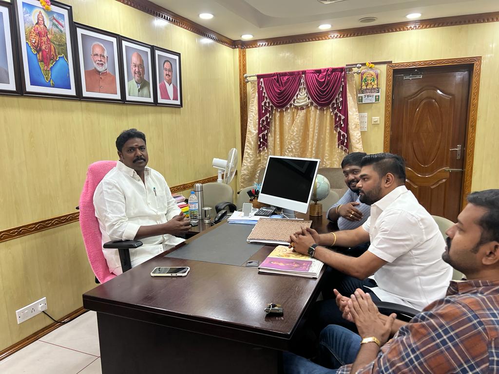 DmVarunbjp's tweet photo. Attended the Meeting Held At Mla Sir Kalyan Sundar office regarding the preparation of 75th Independence Day .
#Flagcommittee #AzadiKaAmritMahotsav
@Pmlkkalapetpdy @ShriSamiNathan @BJP4Puducherry https://t.co/8spTU7NzO6