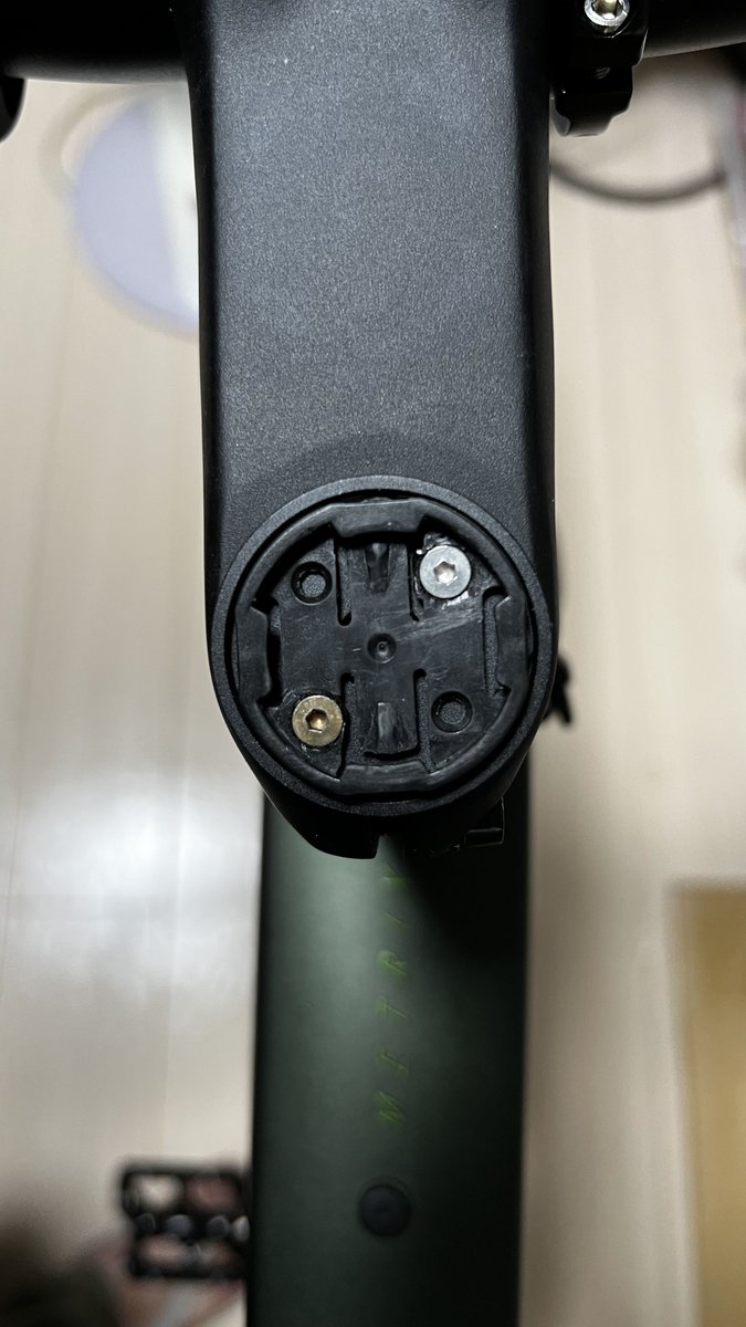 LAFYLAFY's tweet photo. なんとか加工してステムマウントできた
スッキリまとまっていい感じ
 #beeline #velo2 https://t.co/WrkQE0hrQu